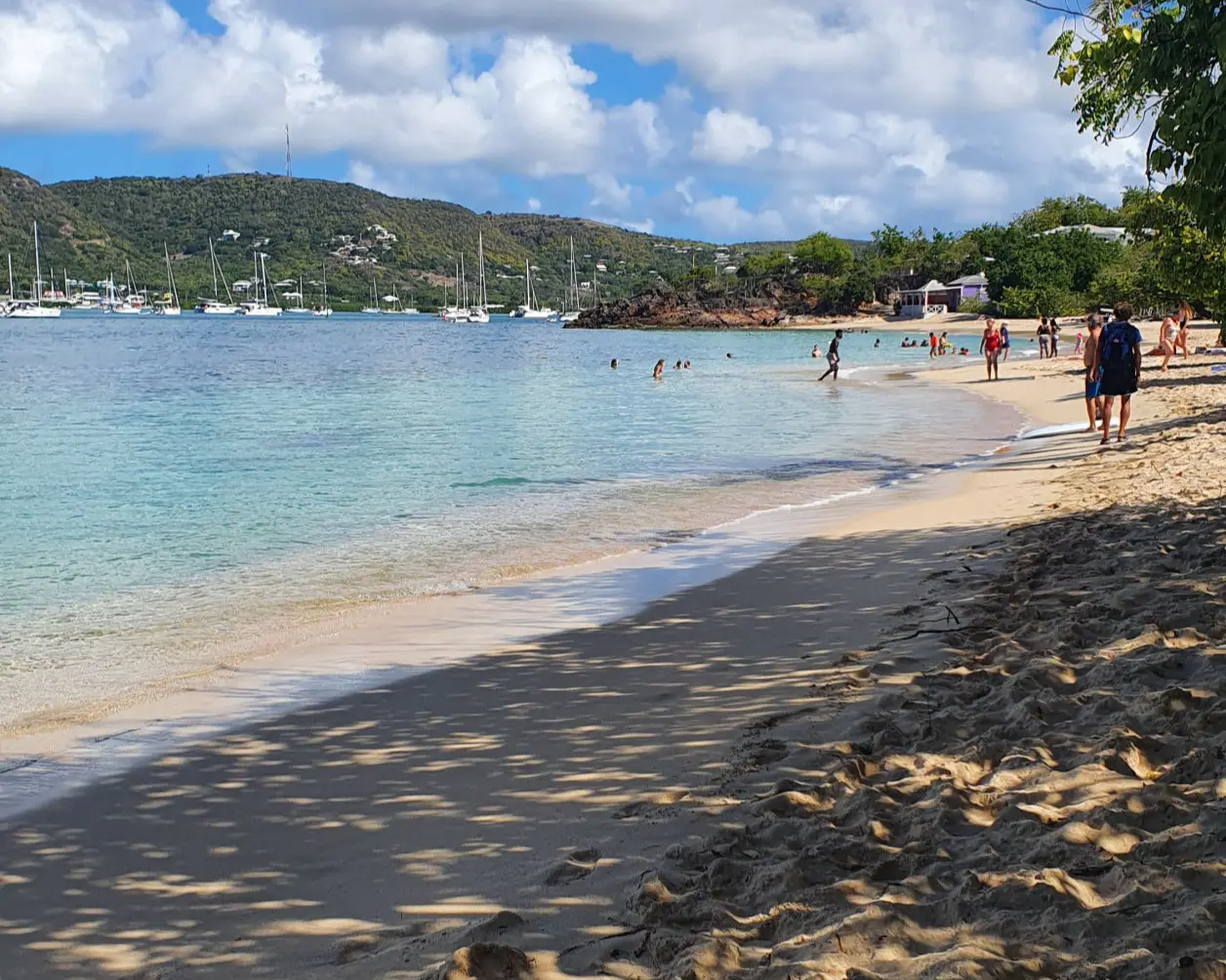 Badestrand neben Ankerplatz