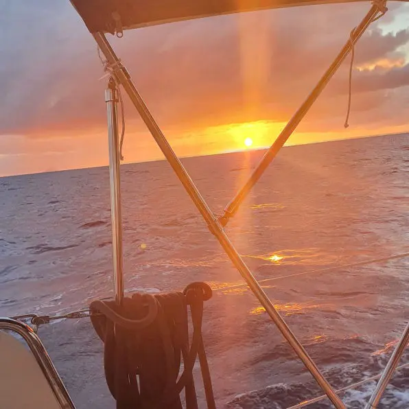 Sonnenuntergang unter Biminiverdeck