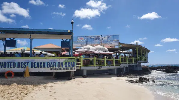 Strandbar terrasenartig gebaut