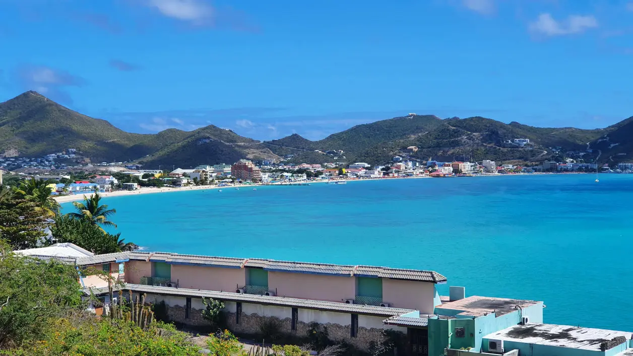 Philipsburg mit seinem langen Badestrand