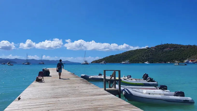 großzügiges Dinghi Dock