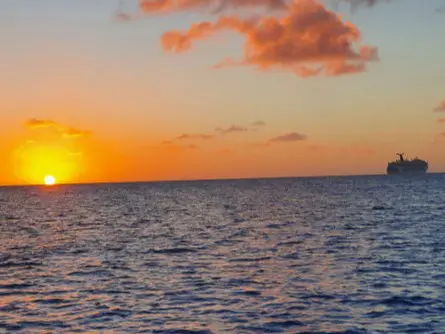 Sonnenuntergang mit Cruise Ship 2