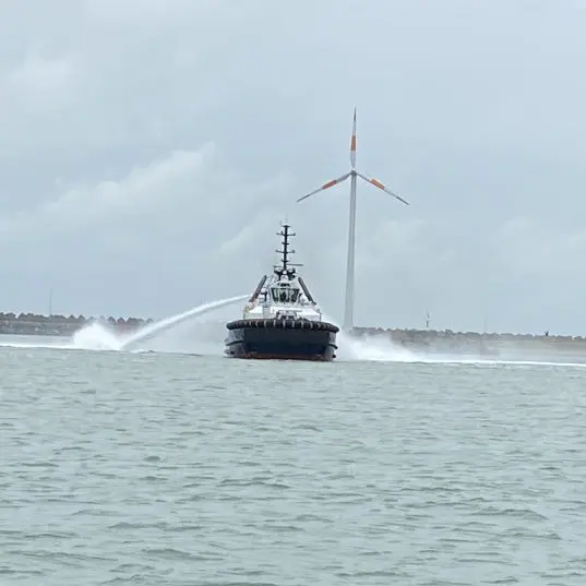 Schlepper mit Löschfontänen