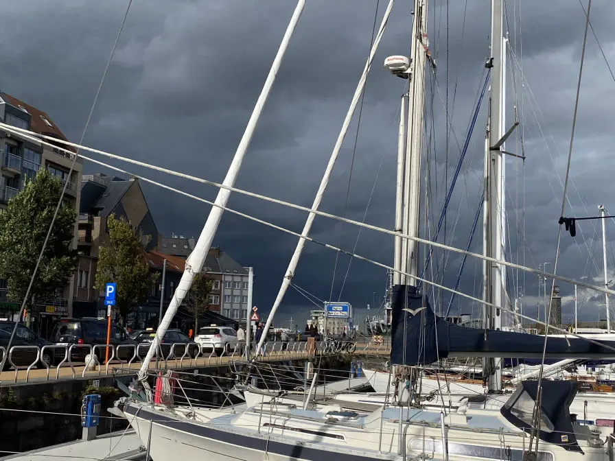 Dunkle Wolken über Oostende